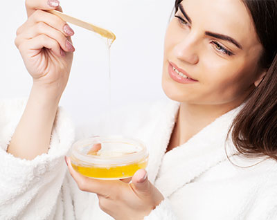 臉部除毛服務展示 - 專業臉部熱蠟除毛